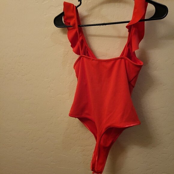 ASTR the label Peggy Ruffle Bodysuit Reddish-Orange Size: Medium NWT - Picture 11 of 12